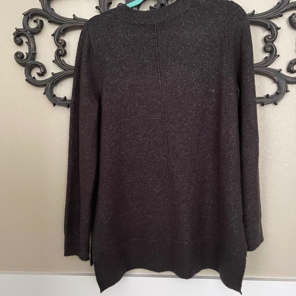 Cable and Gauge Long Length Long Sleeve Charcoal Gray V-Neck Sweater Size Large - Picture 3 of 15